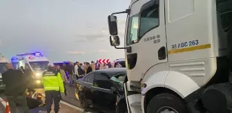 Van'da Tanker ile Otomobil Çarpıştı: 2 Ölü, 4 Yaralı