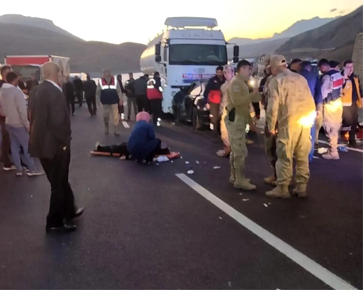 Van-Hakkari Karayolunda Feci Kaza: 2 Ölü, 5 Yaralı