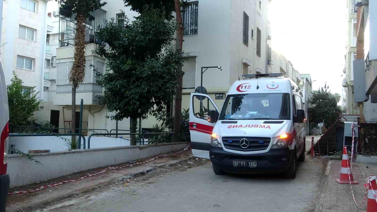 Antalya'da 72 Yaşındaki Avukat Evinde Ölü Bulundu