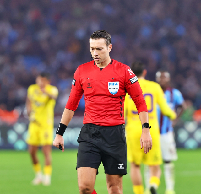 152 hakem arasinda zorbay kucuk de var yonettigi 19196340 4228 m