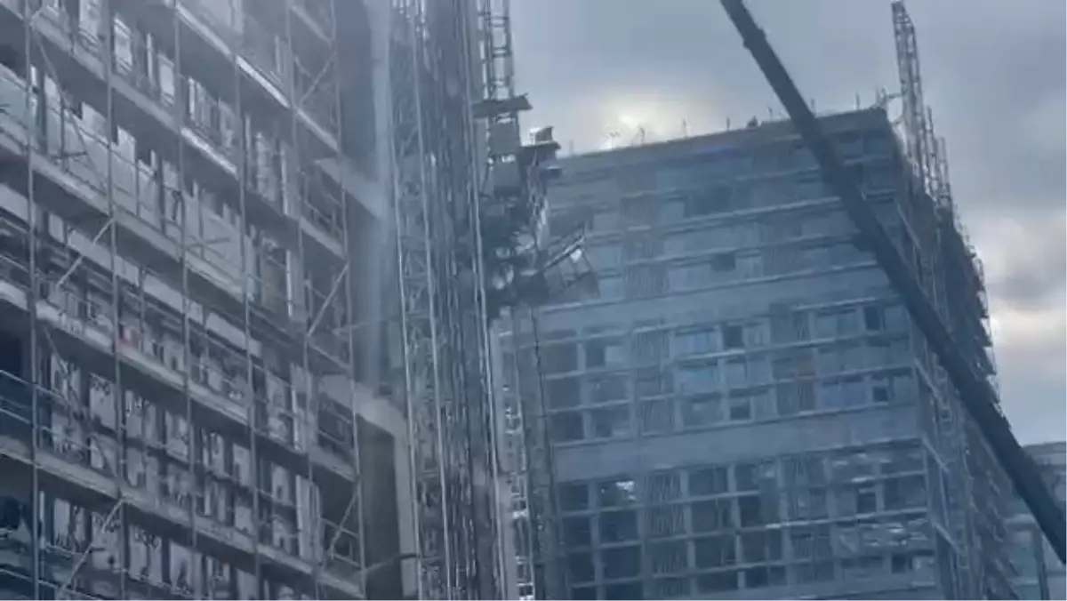 Dört inşaat işçisinin bulunduğu yük asansörü düştü! Bir işçi zemine çakıldı