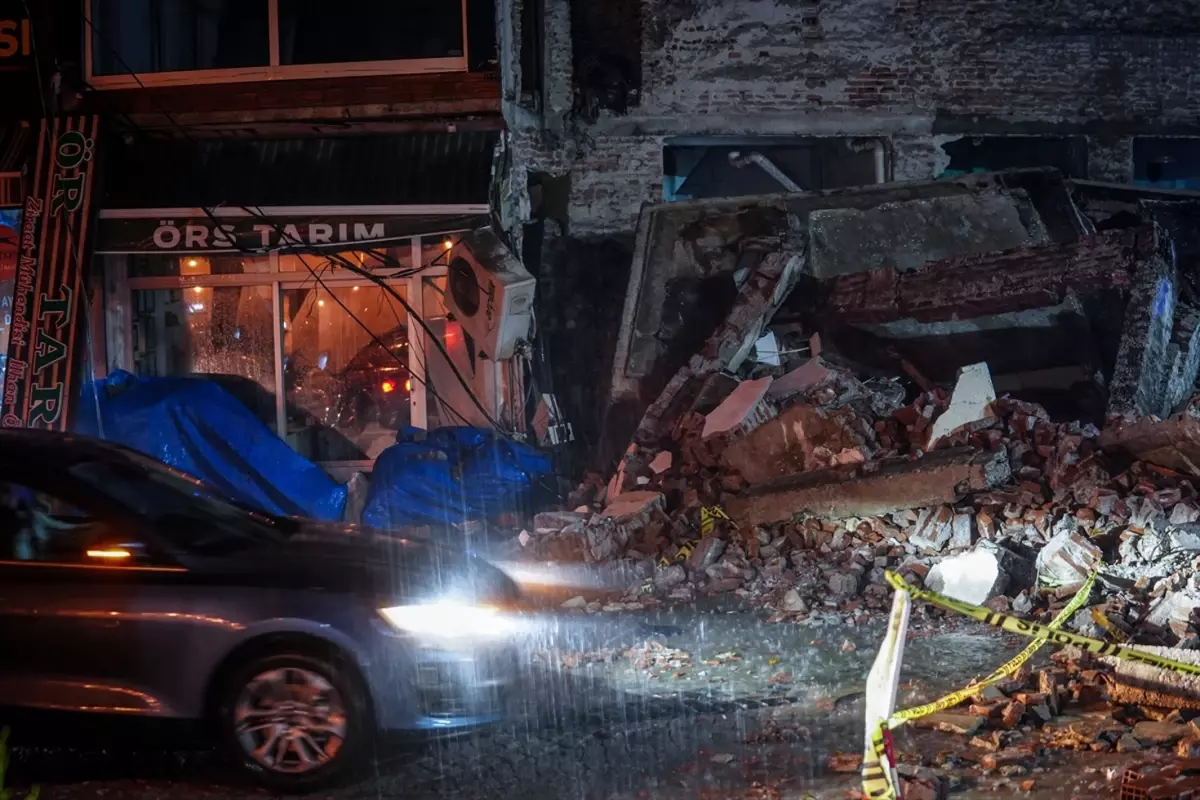 Balıkesir beşik gibi! 6.1'lik deprem sonrası 100'den fazla artçı meydana geldi.