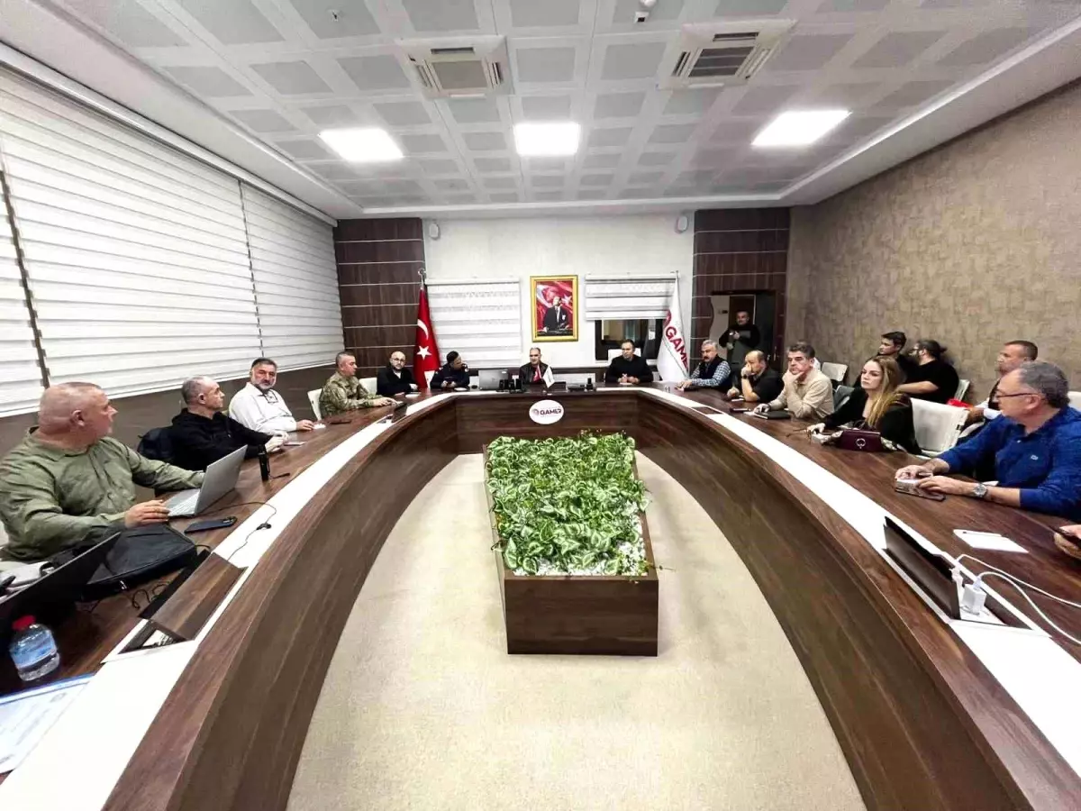 Balıkesir'de 6.1 Büyüklüğünde Deprem, Kriz Merkezi Oluşturuldu