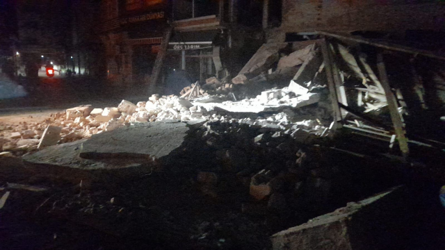 Balıkesir Sındırgı'da 6.1 büyüklüğünde deprem 4 balikesir sindirgi da 6 1 buyuklugunde deprem 19192341 662 m
