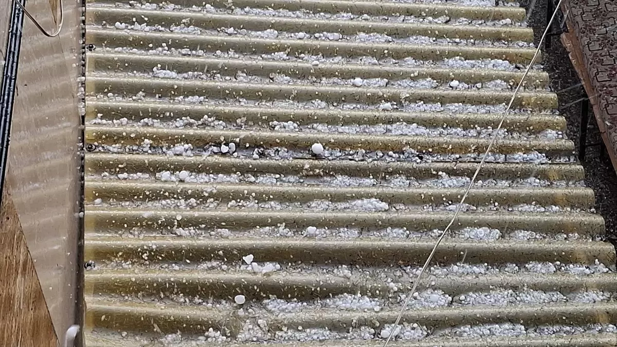 Beypazarı’nda Sağanak ve Dolu Yağışı Etkili Oldu