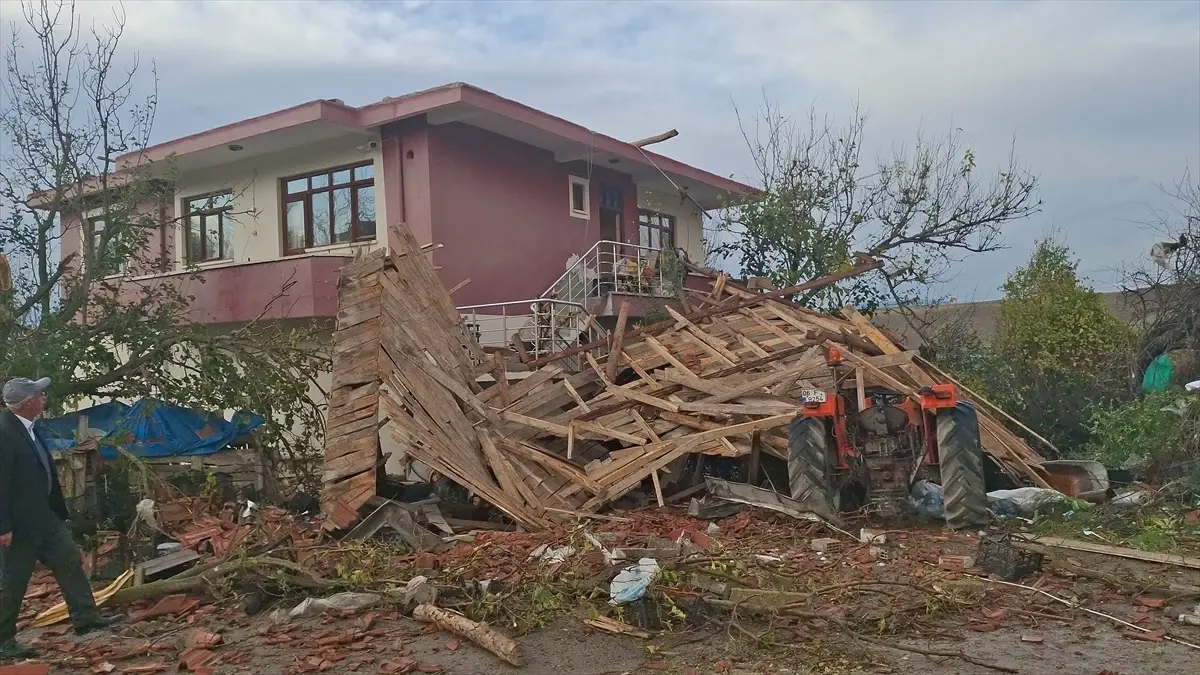 Ankara'nın Beypazarı İlçesinde Hortum Hasara Yol Açtı