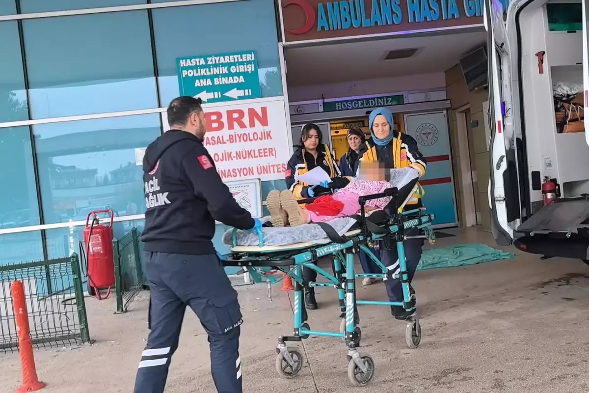 Bursa'da demir kapının altında kalan 9 yaşındaki çocuk ağır yaralandı