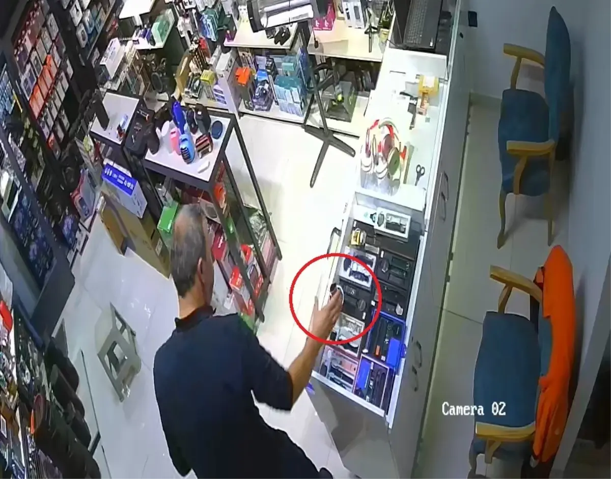 İnegöl'de Deprem Anında Çayını Almadan Dışarı Çıkmadı