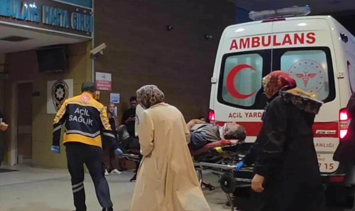 İnegöl'de Çatıda Onarım Yapan Kişi Düşerek Ağır Yaralandı