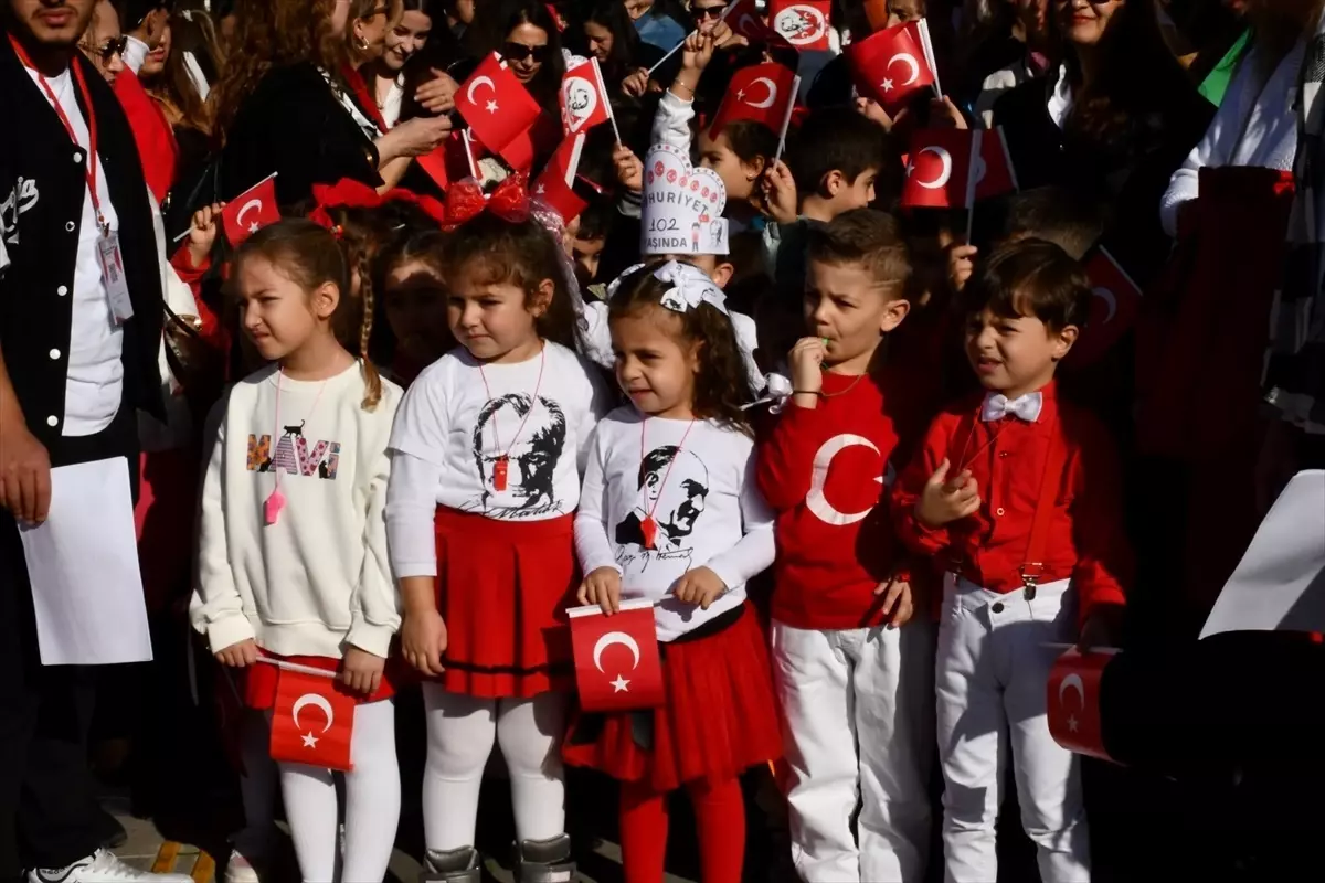 Çorum'da Öğrenciler Cumhuriyet'in 102. Yılını Yürüyüşle Kutladı