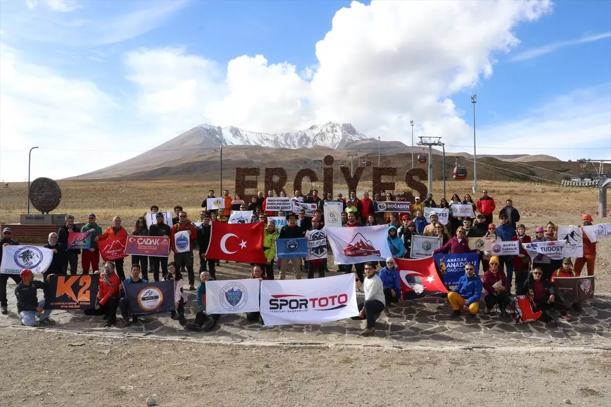 Cumhuriyet Bayramı İçin Zirveye Tırmanış