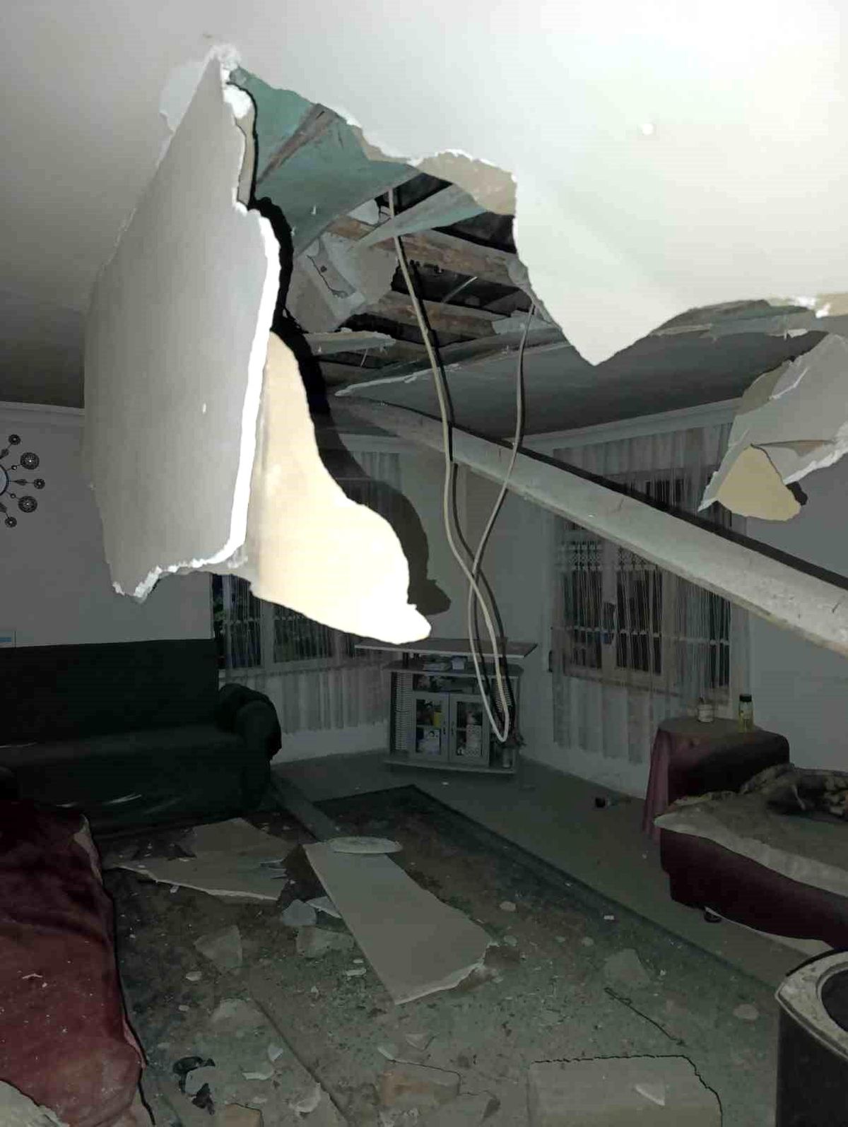 Sındırgı'da 6.1 Büyüklüğünde Deprem: Oğulduruk Mahallesi'nde Hasar