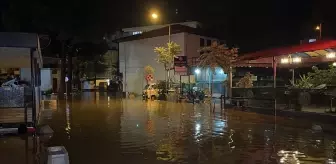 Edremit ve Burhaniye'de Sağanak Yağış Su Baskınlarına Neden Oldu