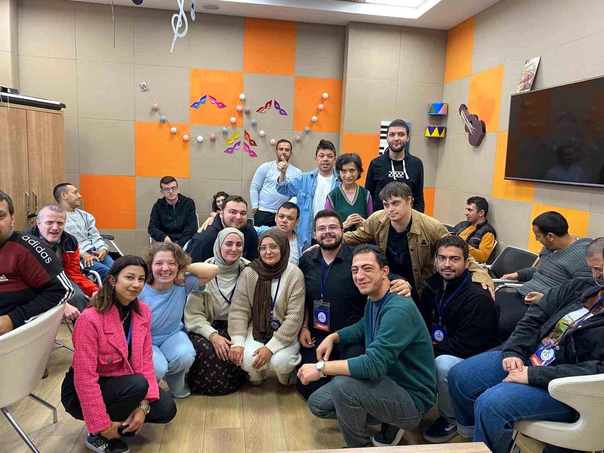 Sakarya Üniversitesi'nden 'Sevgiye Engel Yok' Projesi