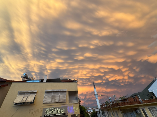 Mammatus Clouds Rarely Seen in Fethiye Emerged