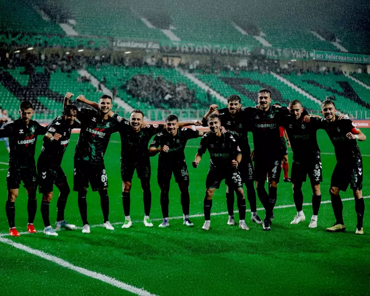 Sakaryaspor, Ziraat Türkiye Kupası'nda İnegölspor'u 4-0 Mağlup Etti.
