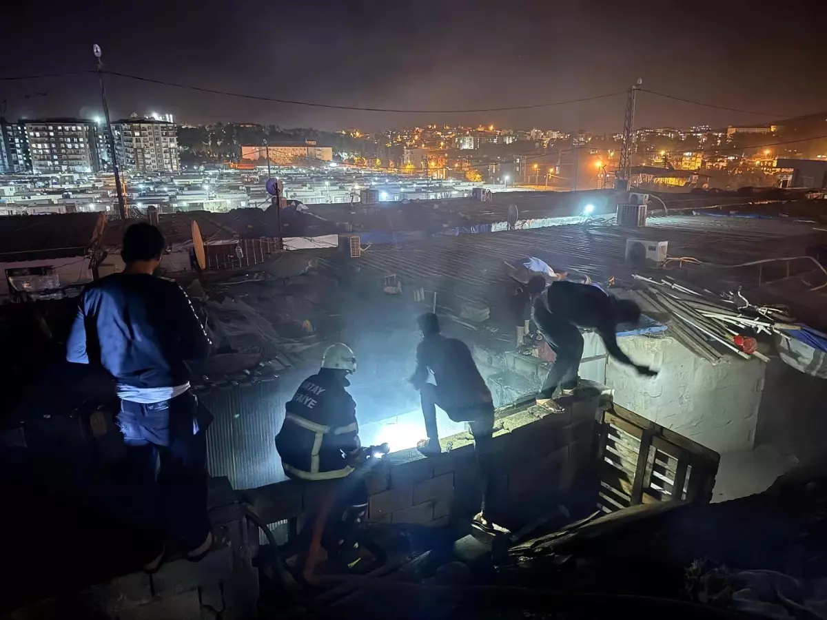 Hatay'da Konteyner Yangını: Kullanılmaz Hale Geldi