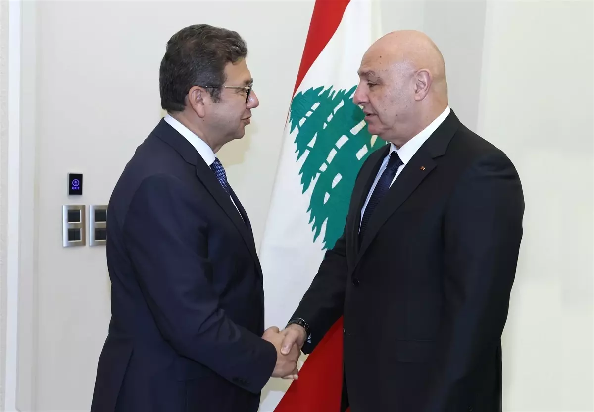 Lübnan Cumhurbaşkanı Joseph Avn, Mısır İstihbarat Başkanı ile Görüştü.