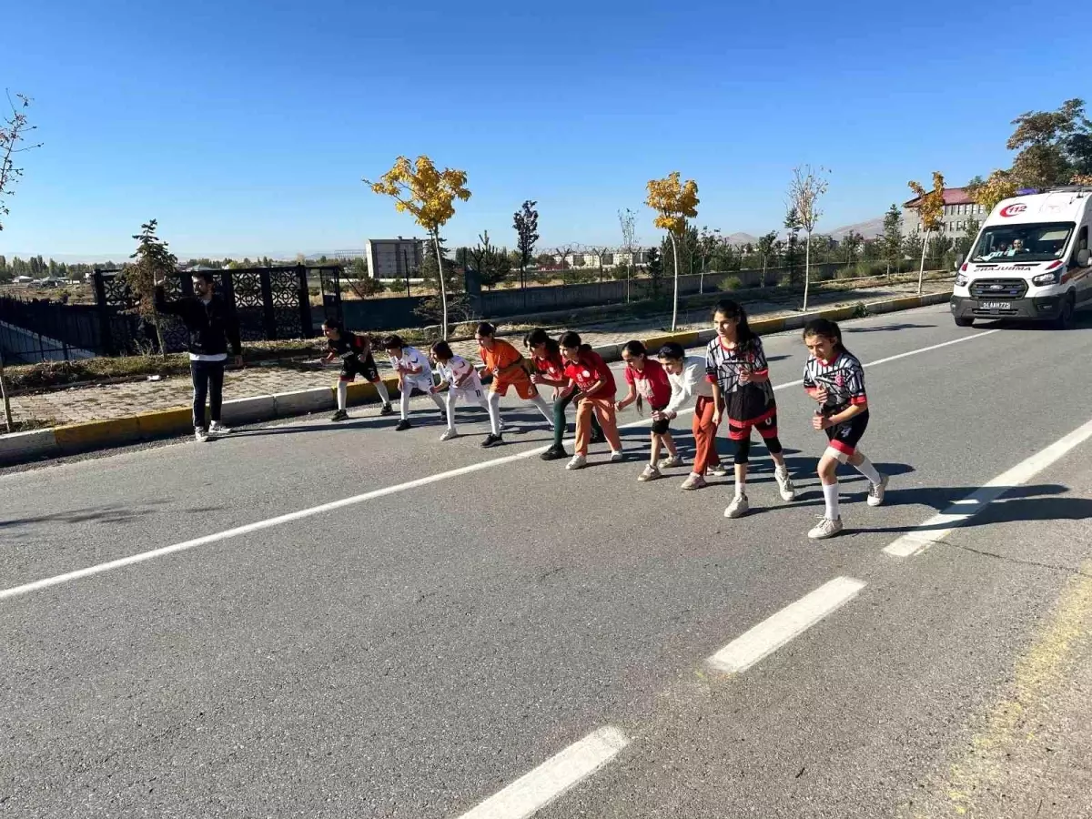 Patnos'ta Cumhuriyet Koşusu Renkli Anlara Sahne Oldu
