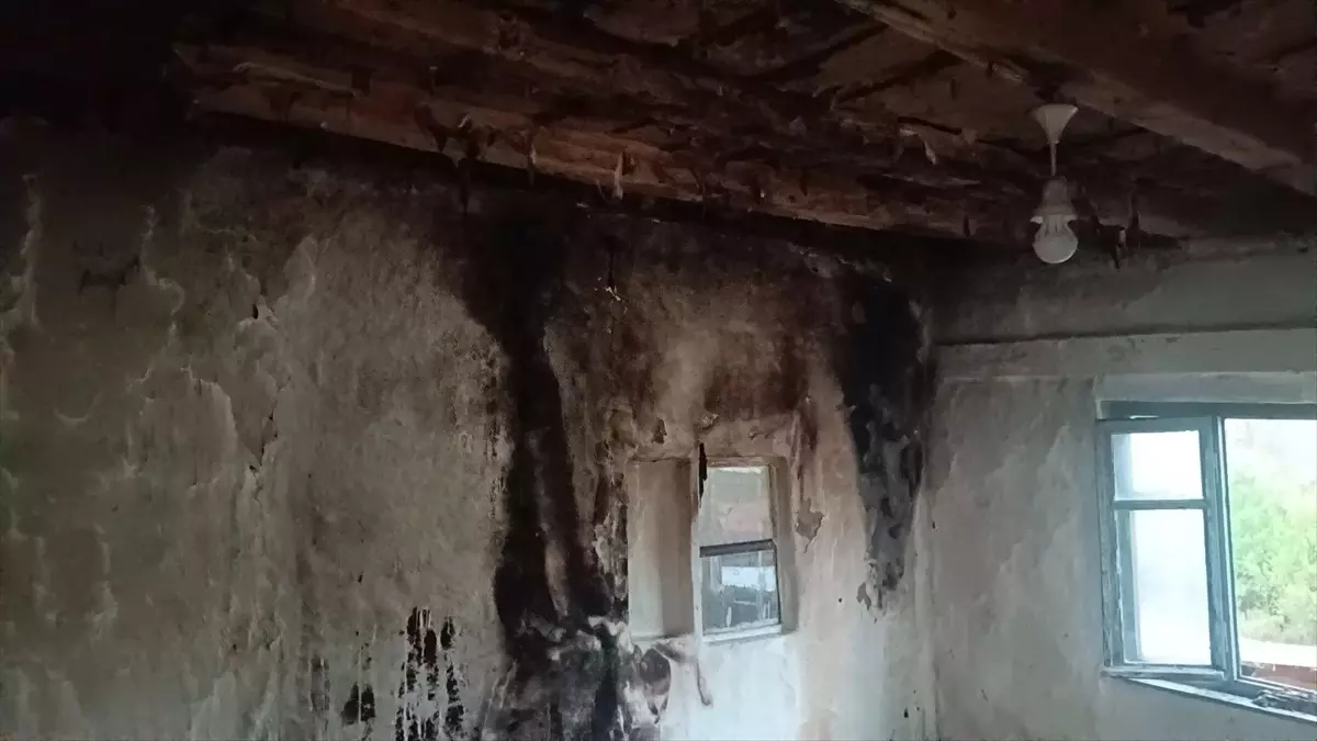 Bilecik'te Yıldırım Düşmesi Sonucu Yangın Çıktı