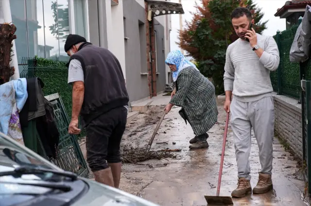 saganak sele dondu vatandaslar kabusu yasadi 19192878 5927 m