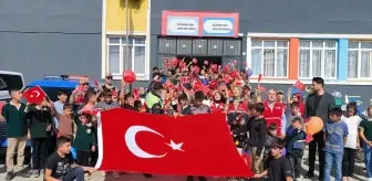 Siirt'te Türk Kızılay ve jandarma ekipleri öğrencilerin 'Cumhuriyet Bayramı'nı kutladı