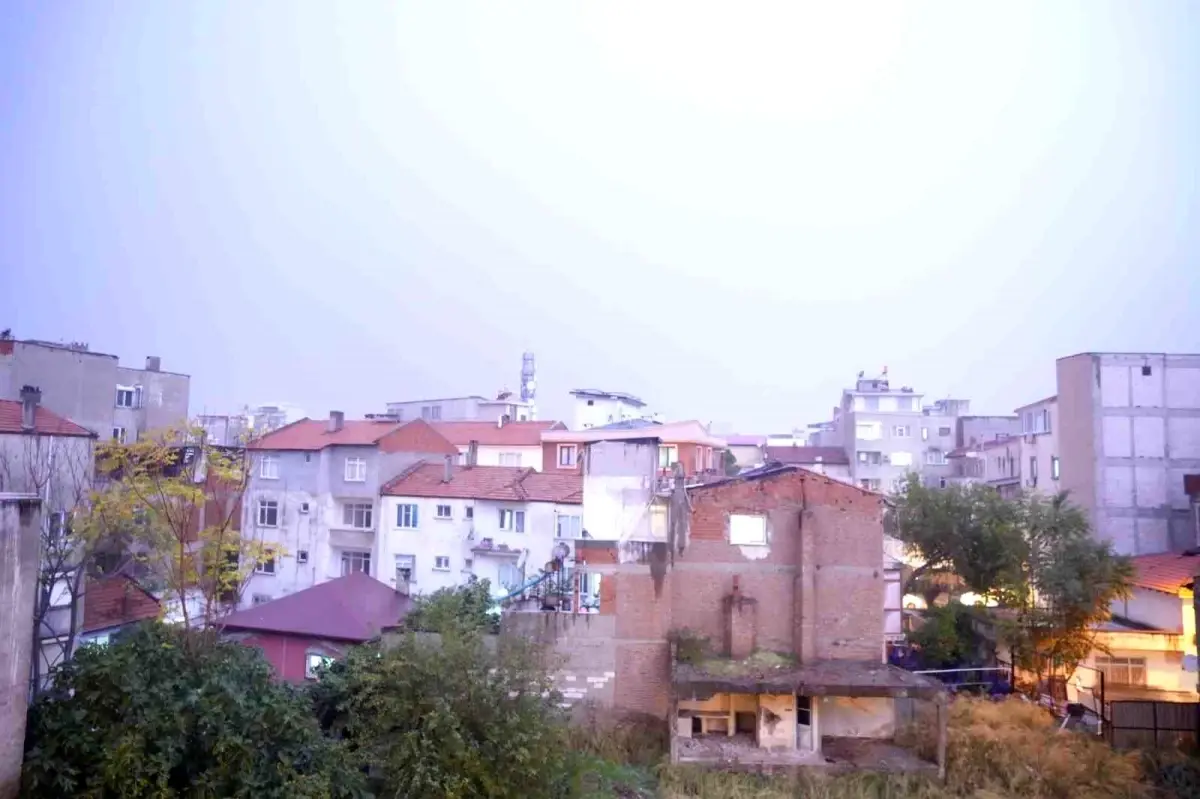 Balıkesir'de Şimşek Fırtınası ve Deprem Korkusu