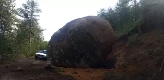 Balıkesir'deki Deprem Sonrası Kütahya'da Kaya Düşmesi