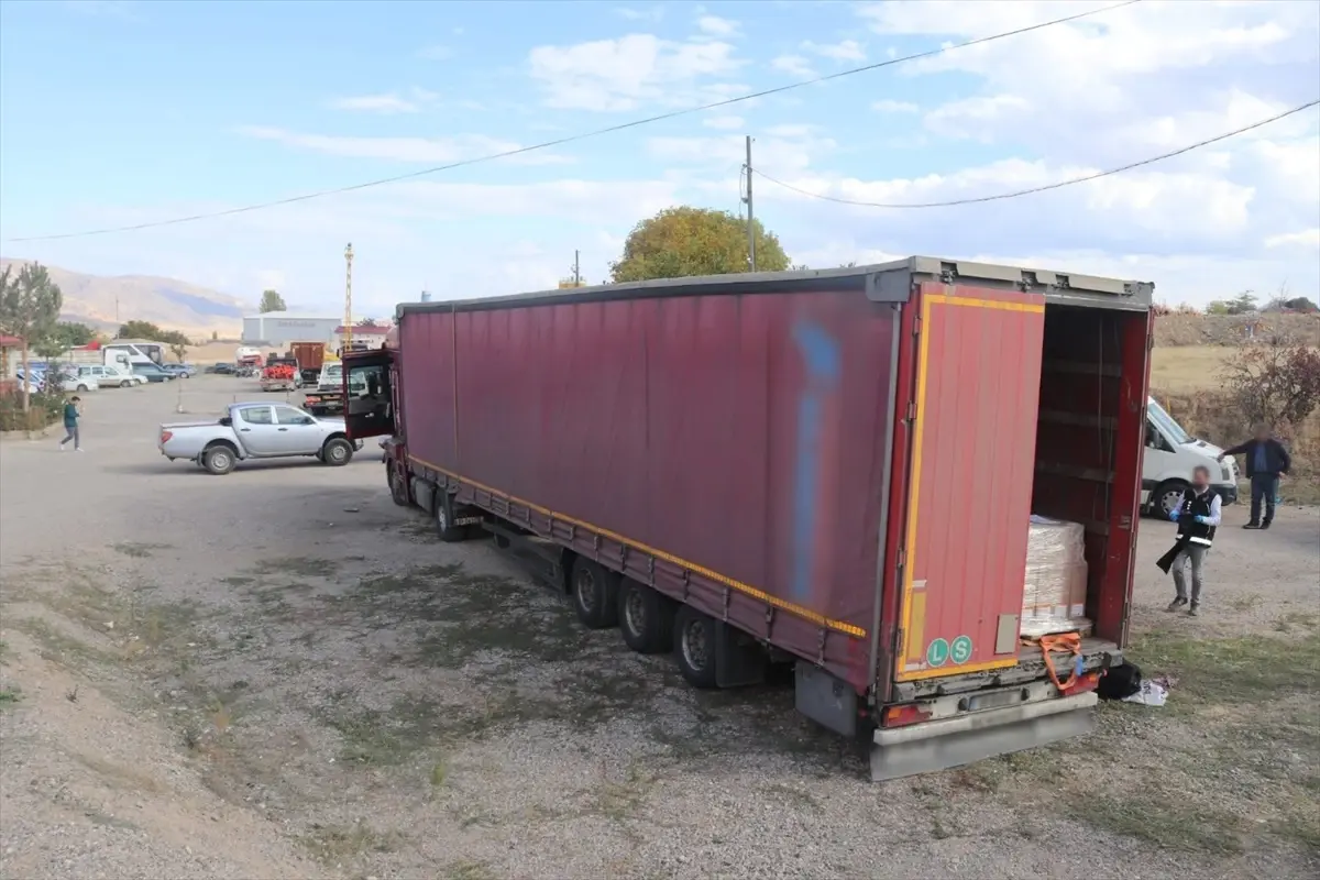 Suşehri'nde Düzensiz Göçmen Operasyonu: 8 Yakalandı, 1 Tutuklandı