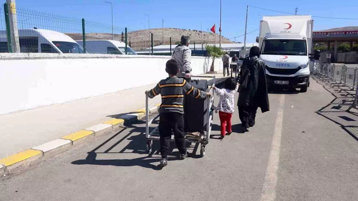 Suriyelilerin Ülkelerine Dönüşü Devam Ediyor