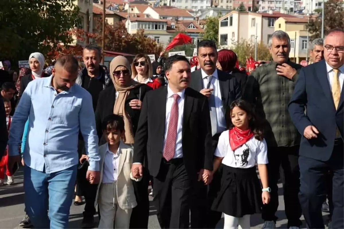 Vali Gökmen Çiçek, Anaokulu Öğrencileriyle Cumhuriyet Coşkusunu Paylaştı