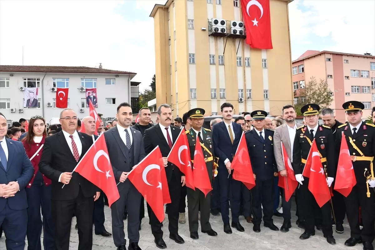 Vezirköprü'de 29 Ekim Cumhuriyet Bayramı Yürüyüşü Gerçekleştirildi