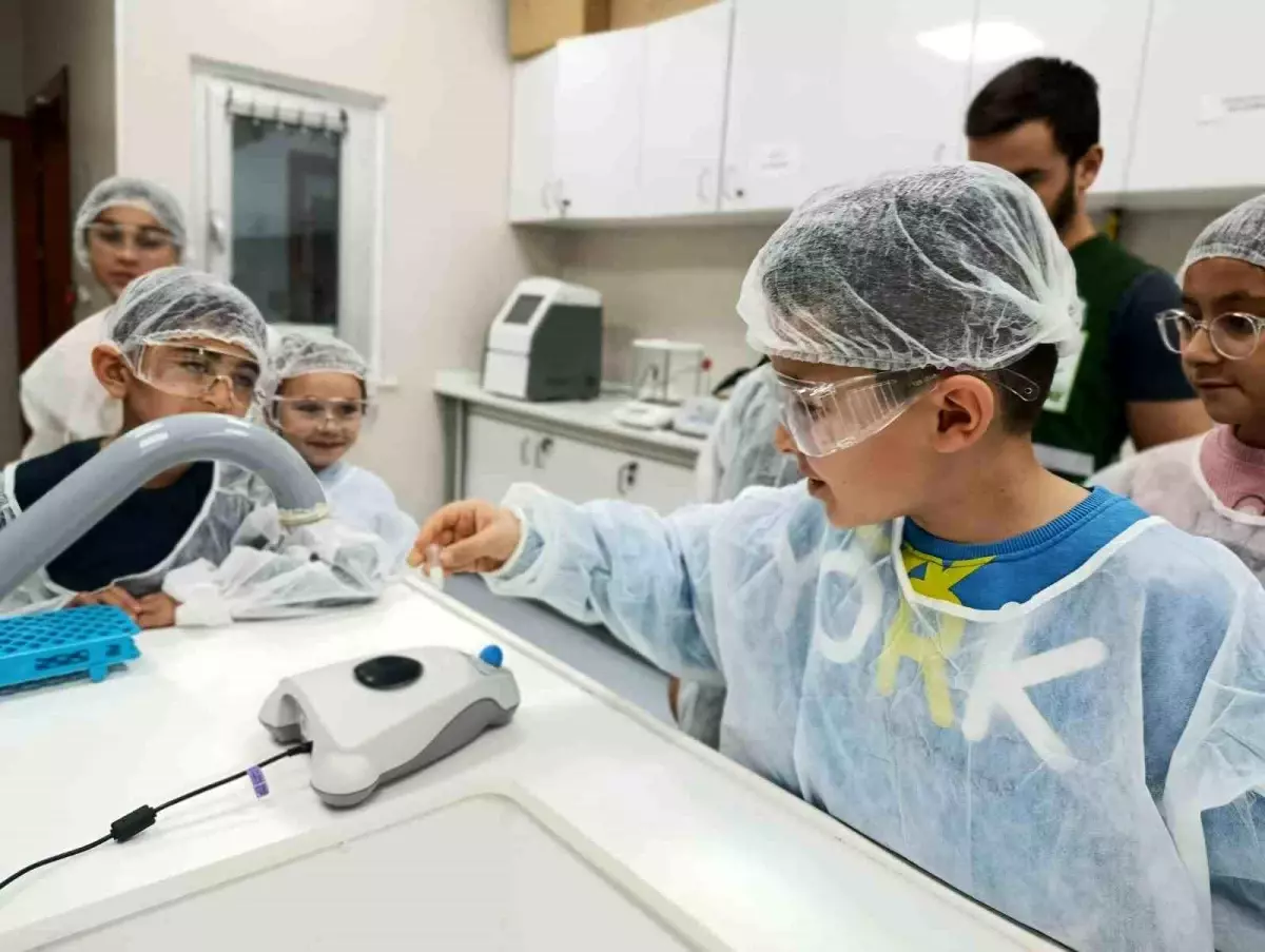 Yeşilay Kars, Çocuklar için Bilim Etkinliği Düzenledi