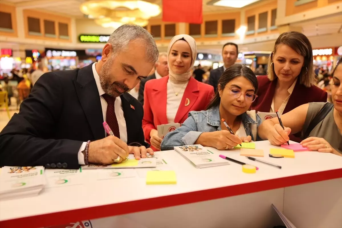 Adana'da Aile İçi Bağımlılık Mücadelesi İçin Stand Açıldı