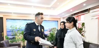 Ağrı'da Öğrenci Asmin Erdem'in Anıt Ziyareti Duygulandırdı