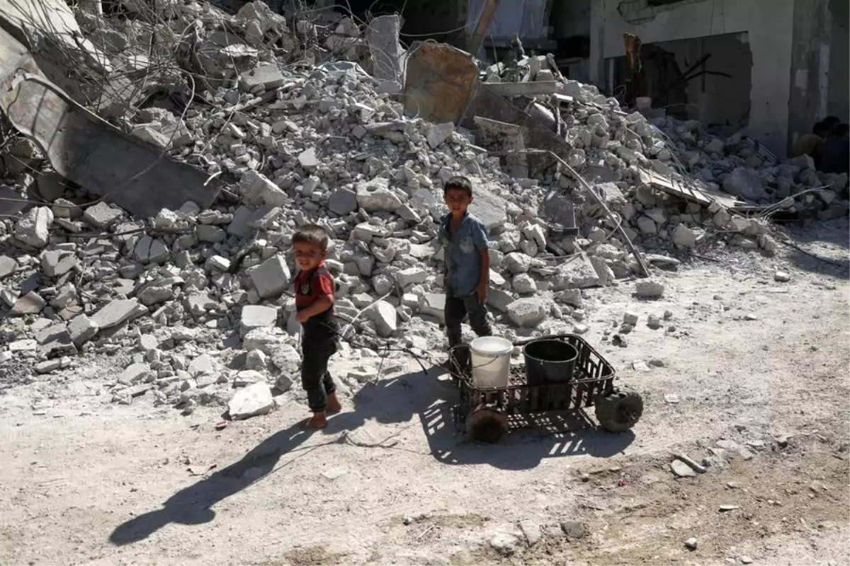 Gazze'deki Su Krizi: Filistinliler Saatlerce Su İçin Bekliyor