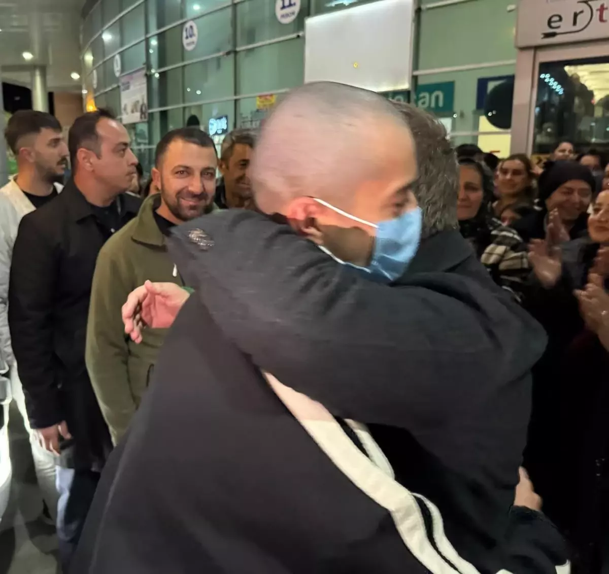 Beyin Ameliyatı İçin Ankara'ya Giden Öğrenciye Vali ve Arkadaşlarından Destek