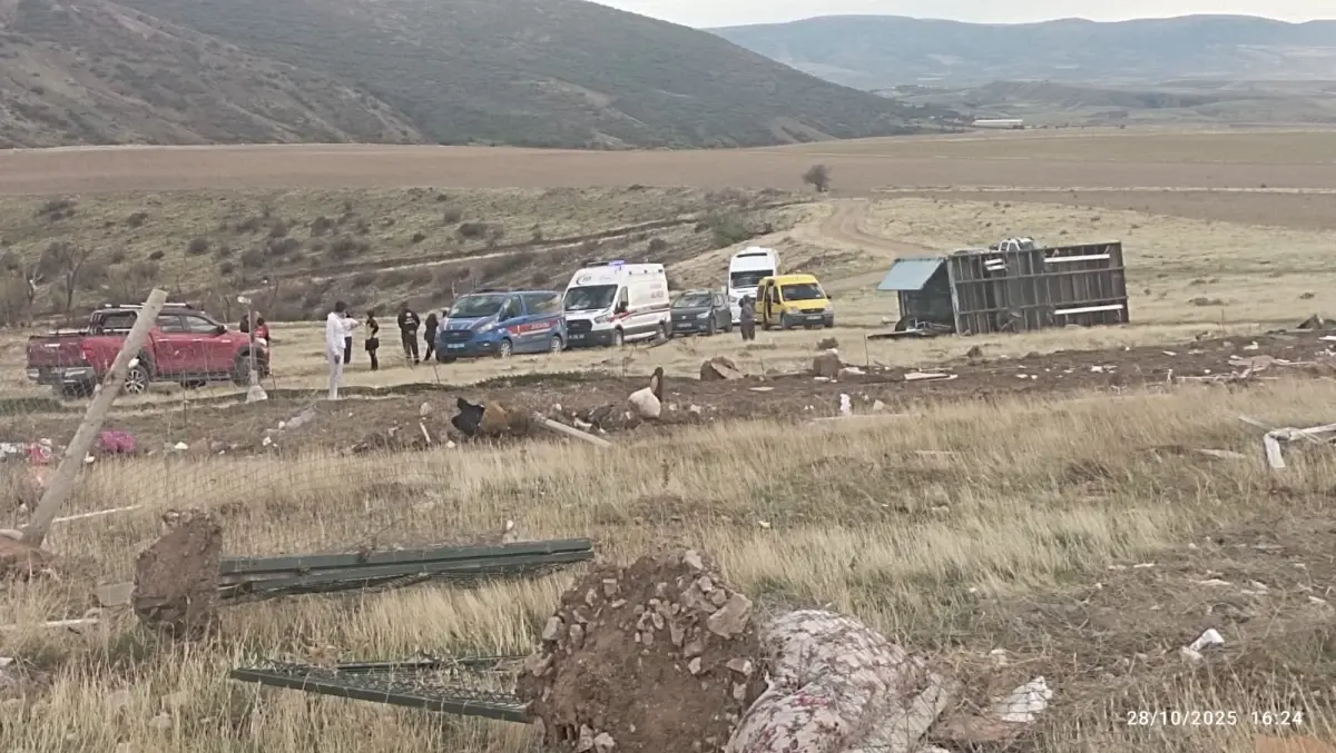 Ayaş'ta Fırtına Sonucu Konteyner Devrildi, Bir Kişi Hayatını Kaybetti