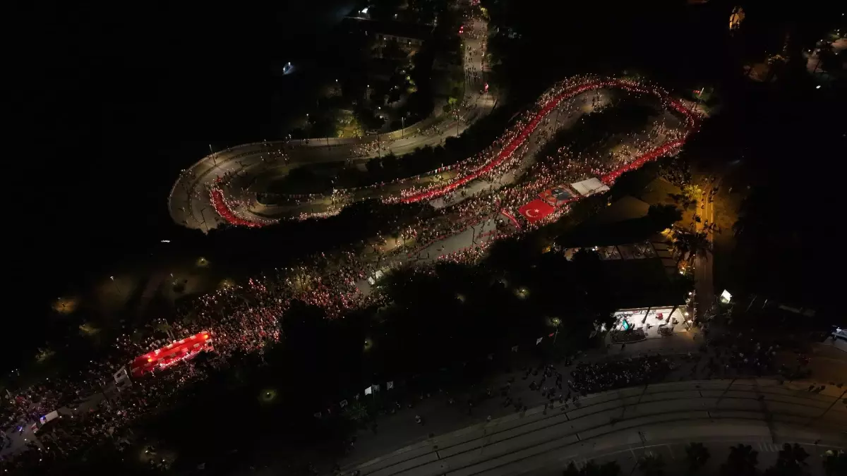 Antalya'da Cumhuriyet'in 102. Yılı İçin Fener Alayı Düzenlendi