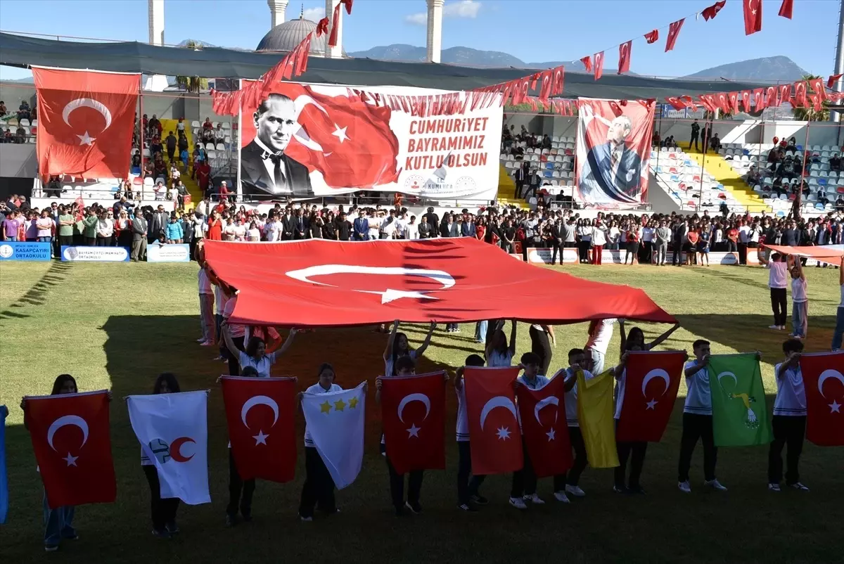 Antalya'nın ilçelerinde 29 Ekim Cumhuriyet Bayramı kutlandı