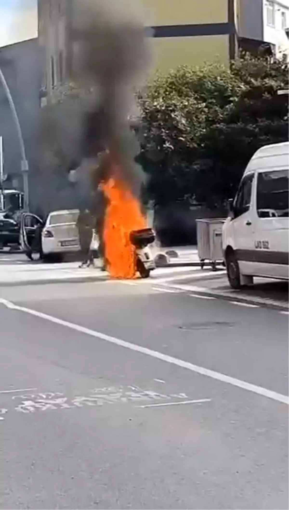 İstanbul'da Seyir Halindeki Motosiklet Alev Alev Yandı