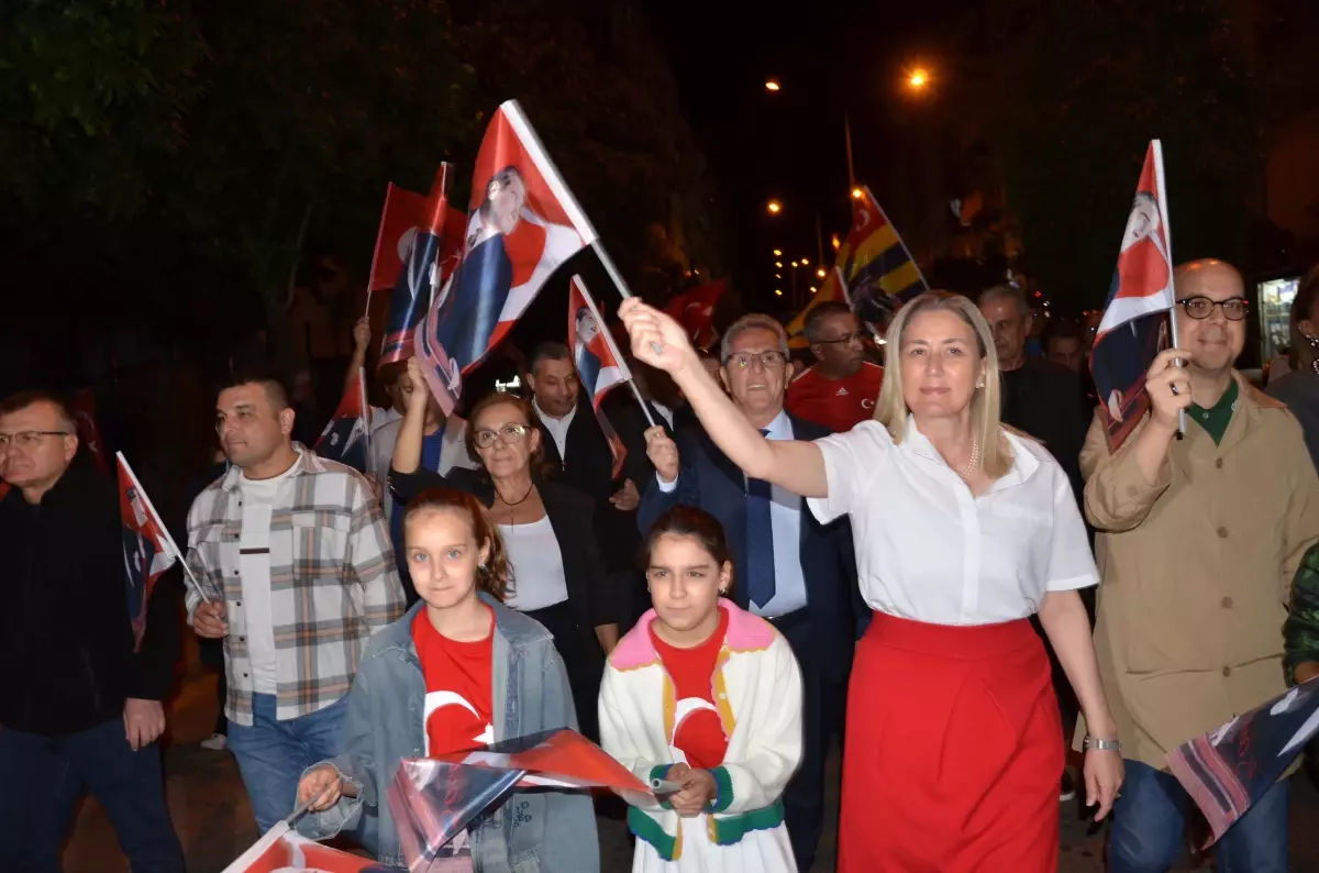 Nazilli'de Cumhuriyet Bayramı Fener Alayı Coşkusu