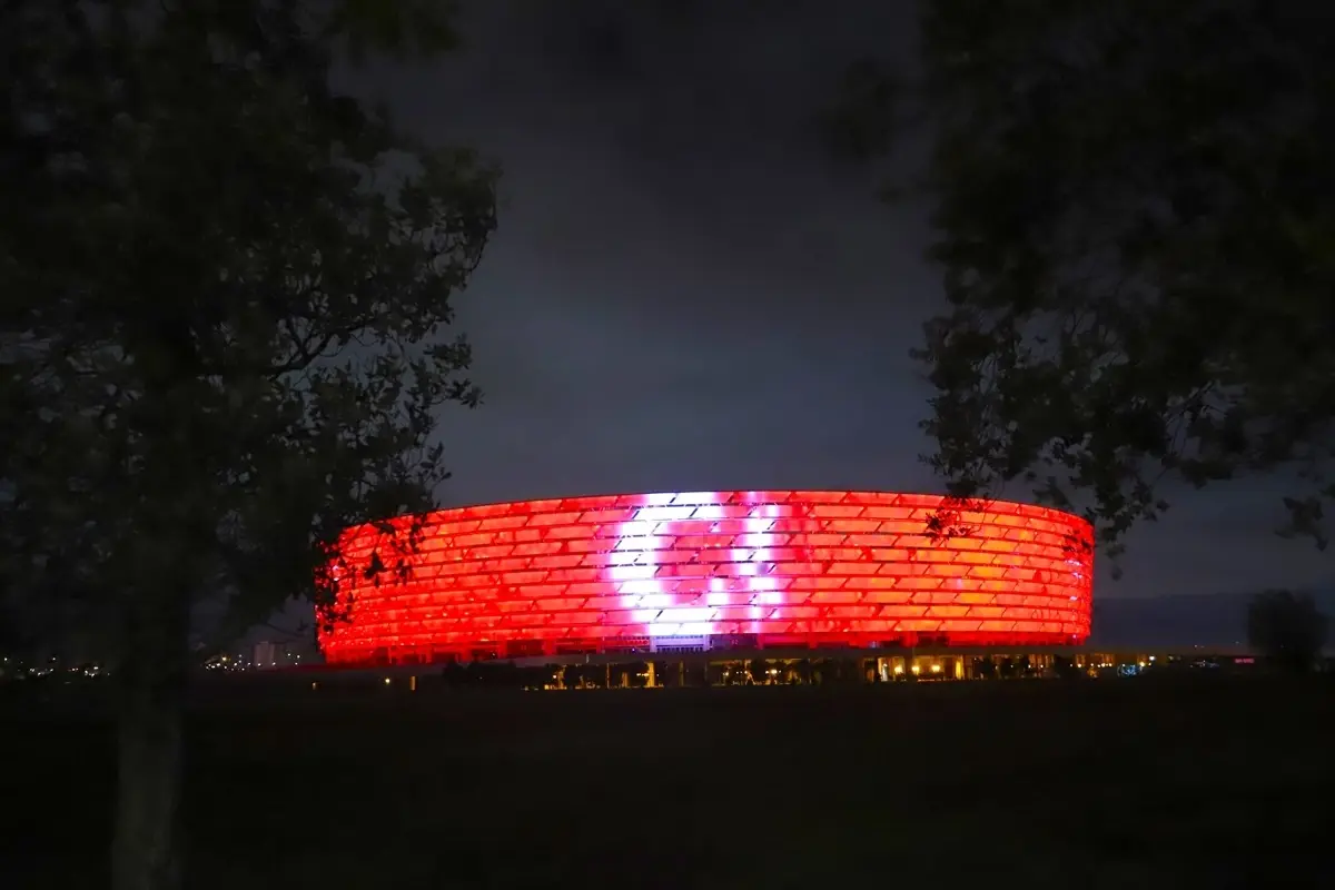 Bakü, 29 Ekim Cumhuriyet Bayramı'nda Türk Bayrağı'yla Renklendi