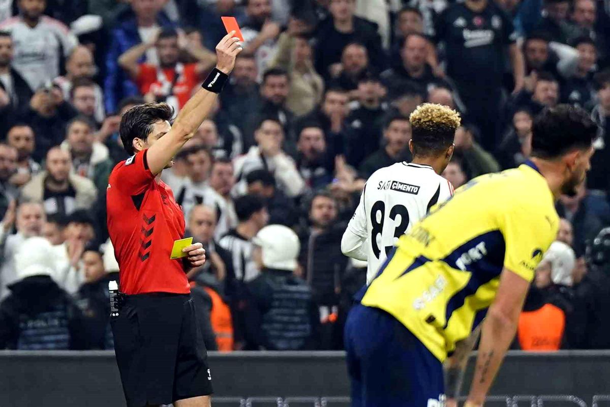 Beşiktaş-Fenerbahçe Derbilerinde Kırmızı Kart Rekoru