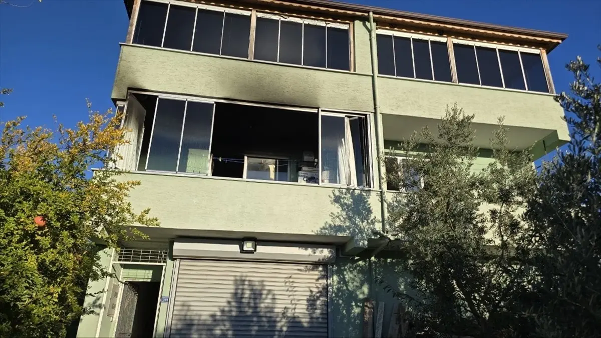 Mudanya'da Çıkan Yangın Yaşlı Çifti Hastaneye Kaldırdı