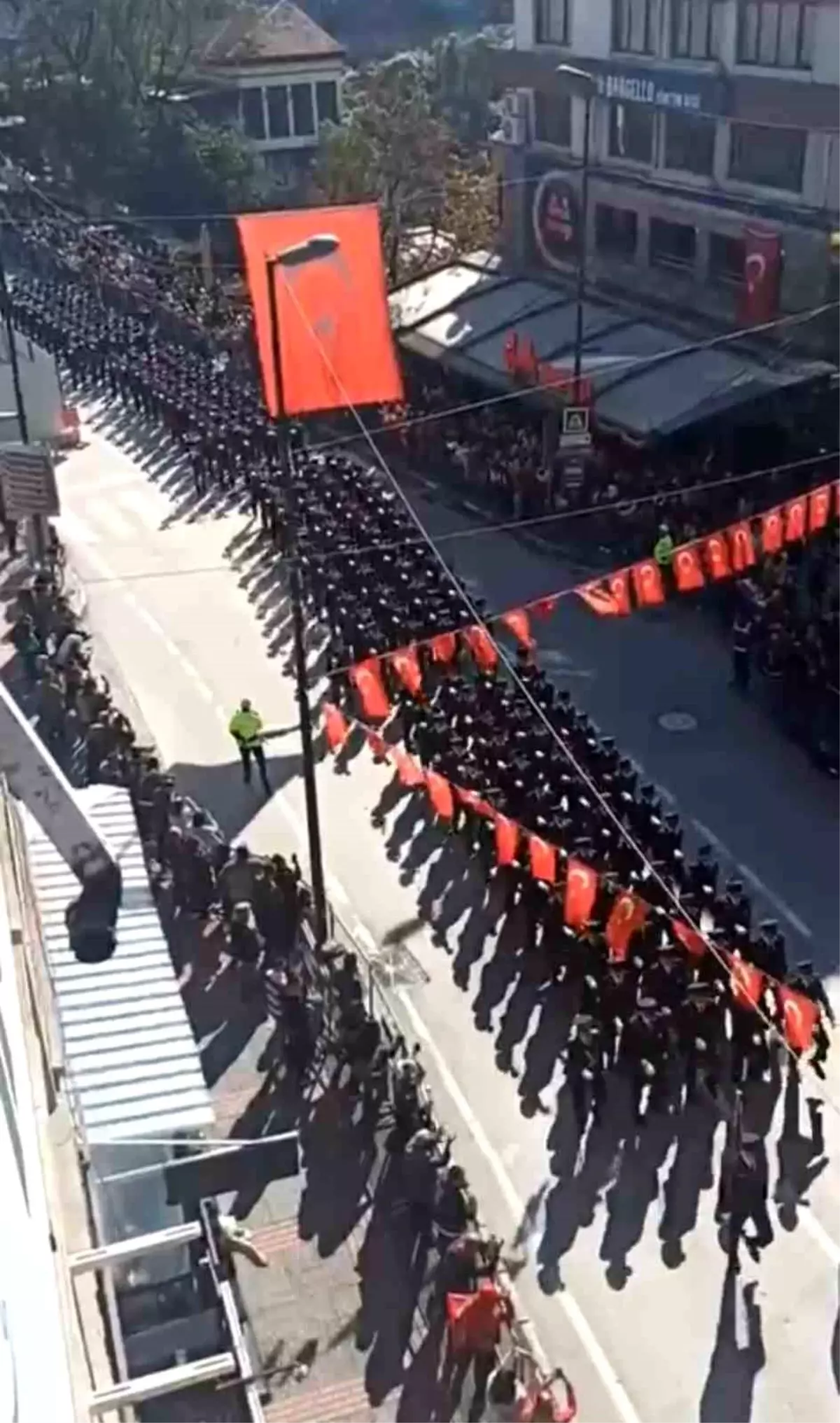 Bursa'daki Cumhuriyet Bayramı Törenlerinde Astsubayların Yürüyüşü Alkış Aldı