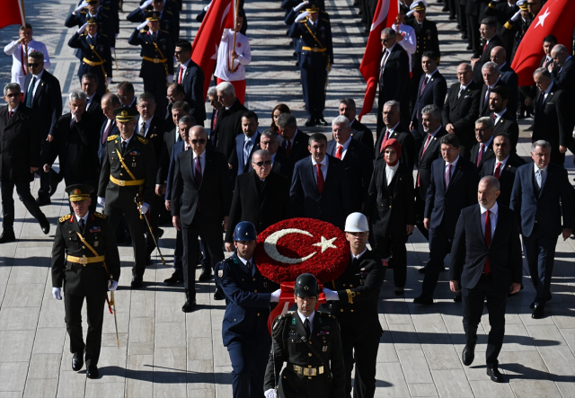 Cumhurbaşkanı Erdoğan, Anıtkabir'de! İşte Özel Defter'e yazdığı not Cumhurbaşkanı Erdoğan, Anıtkabir'de! İşte Özel Defter'e yazdığı not