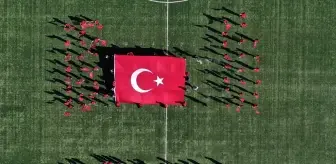 Depremin merkez üssü Sındırgı'da 29 Ekim Cumhuriyet Bayramı coşkuyla kutlandı