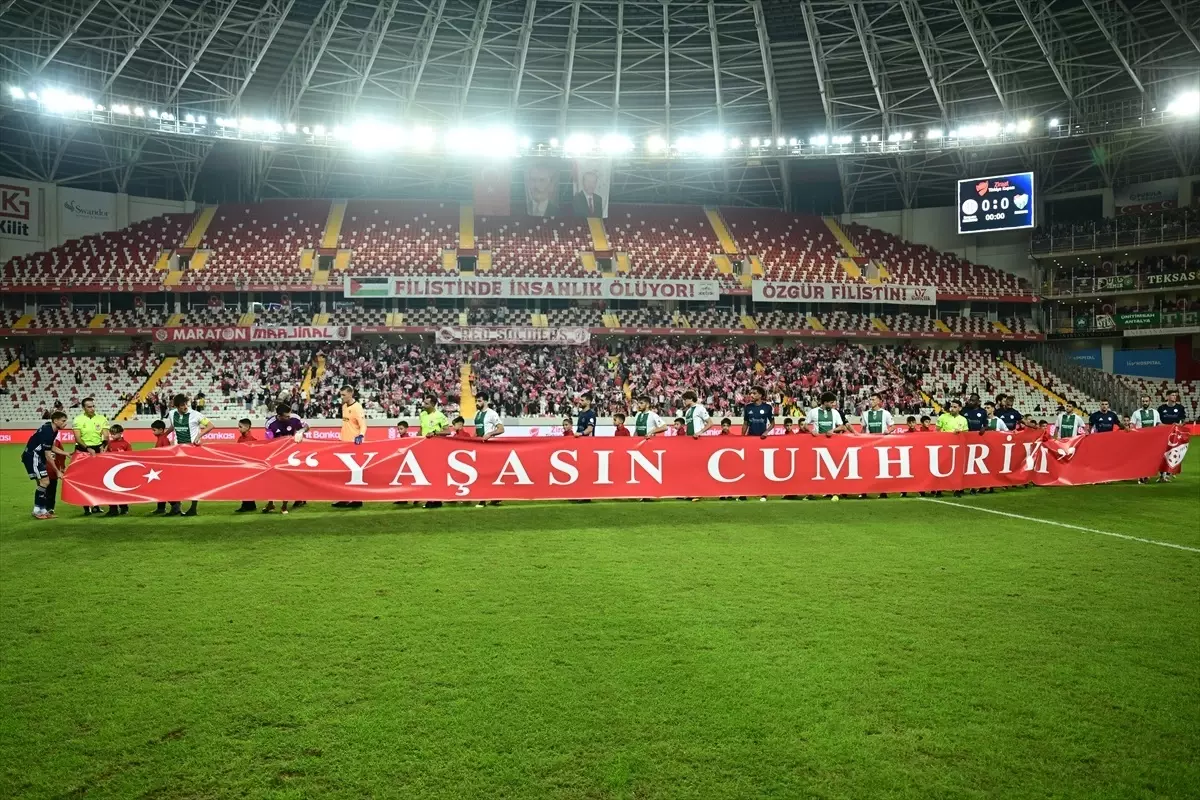 Hesap.com Antalyaspor Ziraat Türkiye Kupası'nda Bursaspor'u 3-0 Geçti