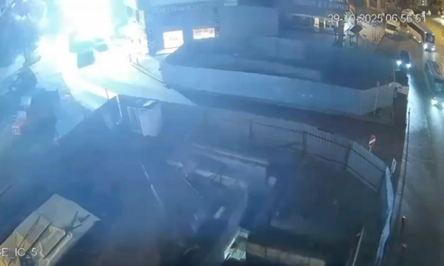 Moment of the 7-story building's collapse in Gebze captured by security camera